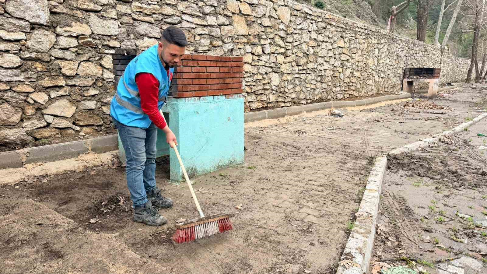 Feke’de yaşam alanlarına bahar düzenlemesi
