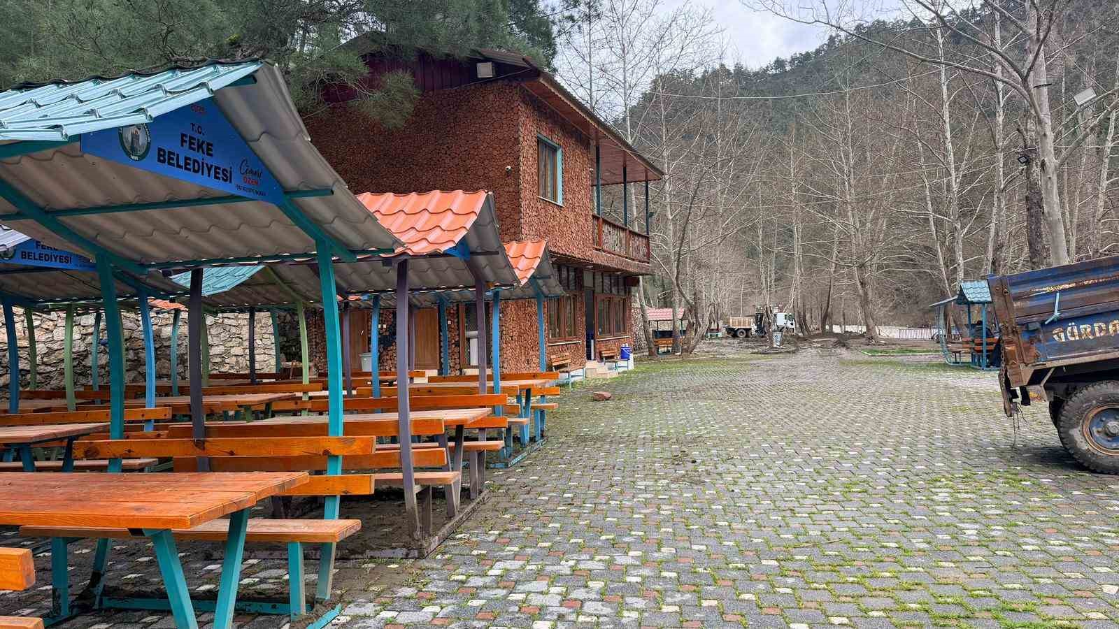 Feke’de yaşam alanlarına bahar düzenlemesi
