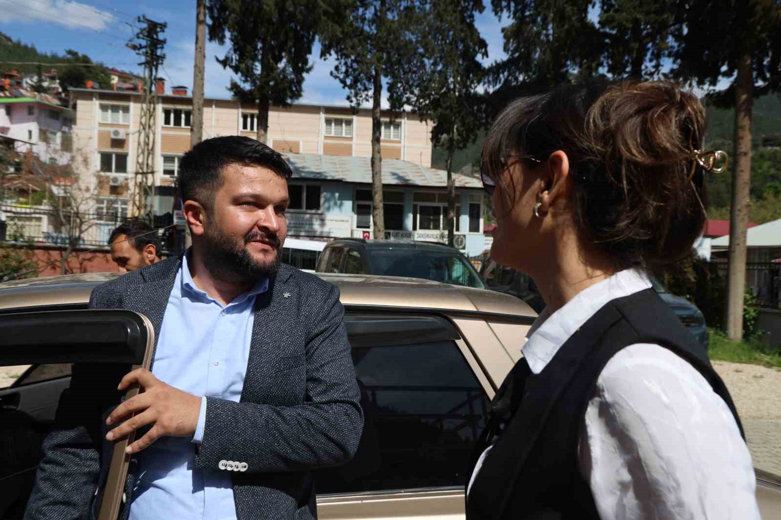 Fekeli gaziden Kaymakam Yılmaz’a, Ferdi Tayfur’un "Hatıran Yeter" şarkısıyla teşekkür
