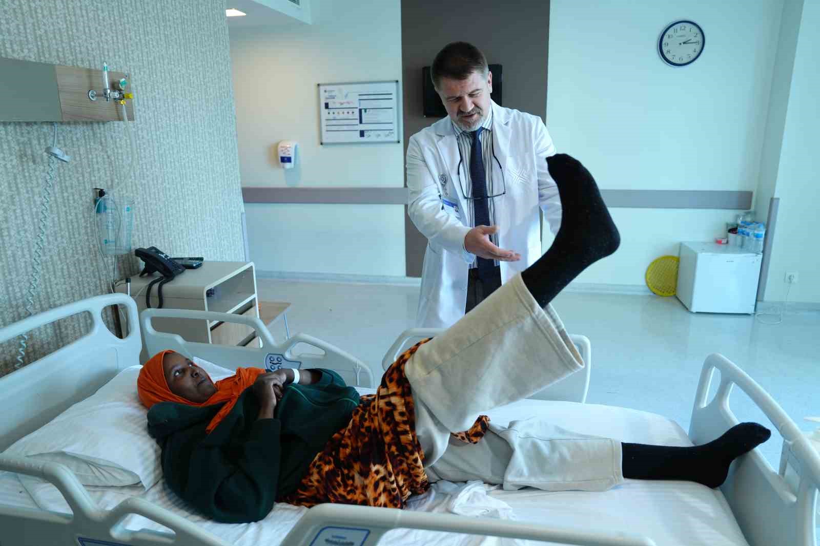 Felçli olarak geldi, ilk adımlarını Türkiye’de attı
Felçli olarak geldi, ilk adımlarını Türkiye’de attı