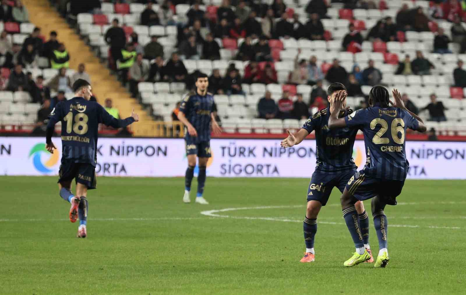 Fenerbahçe, 3. kez 2-0 geriye düştüğü maçta puan aldı
