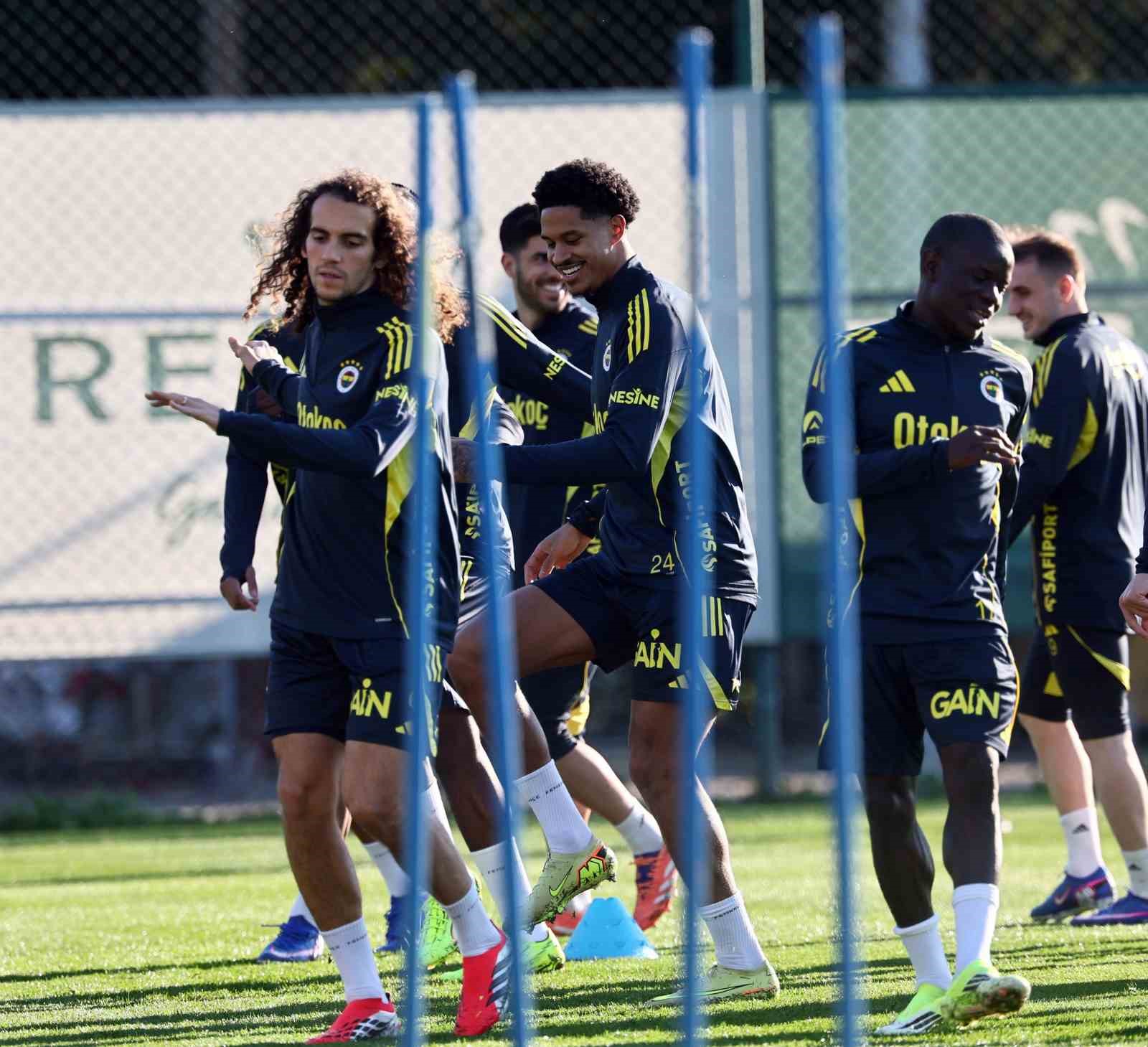 Fenerbahçe, Antalyaspor maçı hazırlıklarını tamamladı
