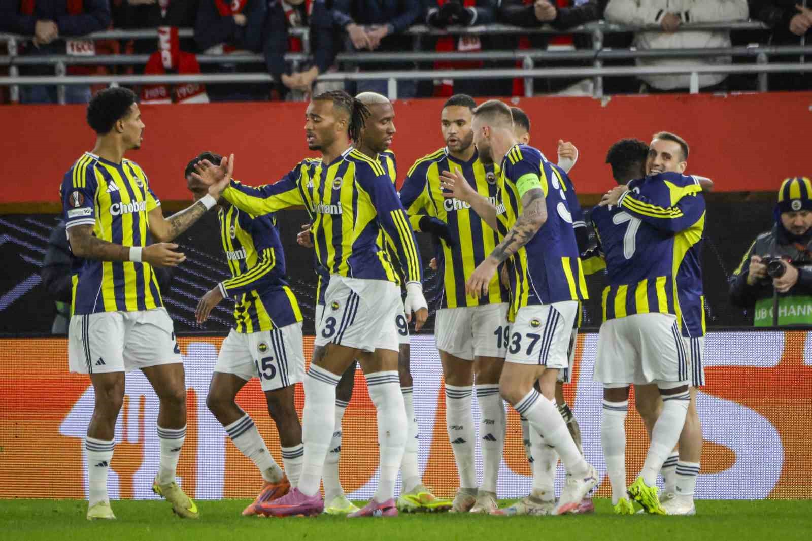 Fenerbahçe, Aston Villa’yı konuk edecek
Fenerbahçe, Aston Villa’yı konuk edecek