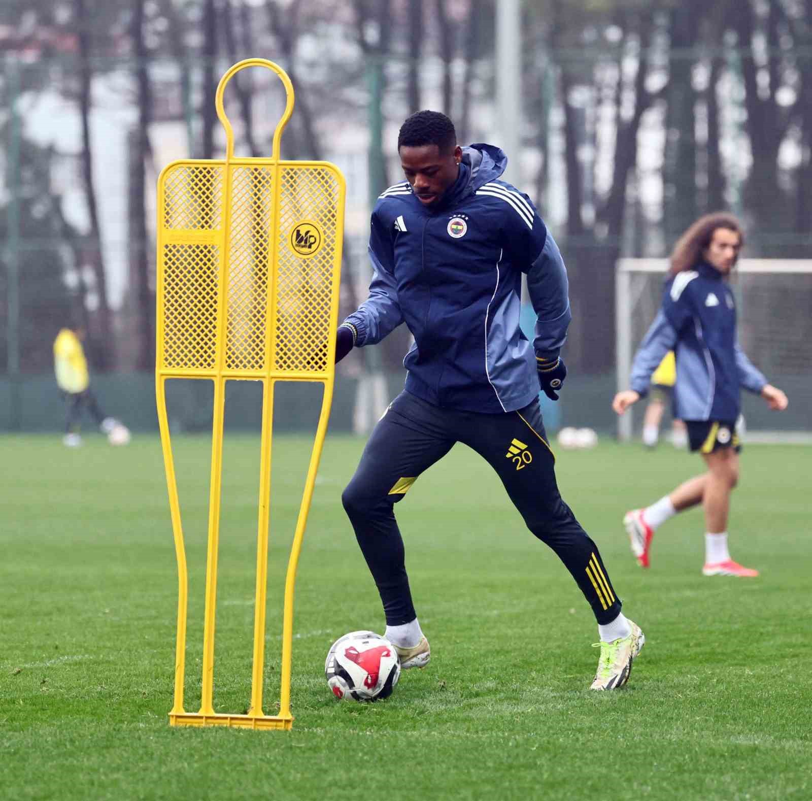 Fenerbahçe, Beşiktaş maçı hazırlıklarına başladı
