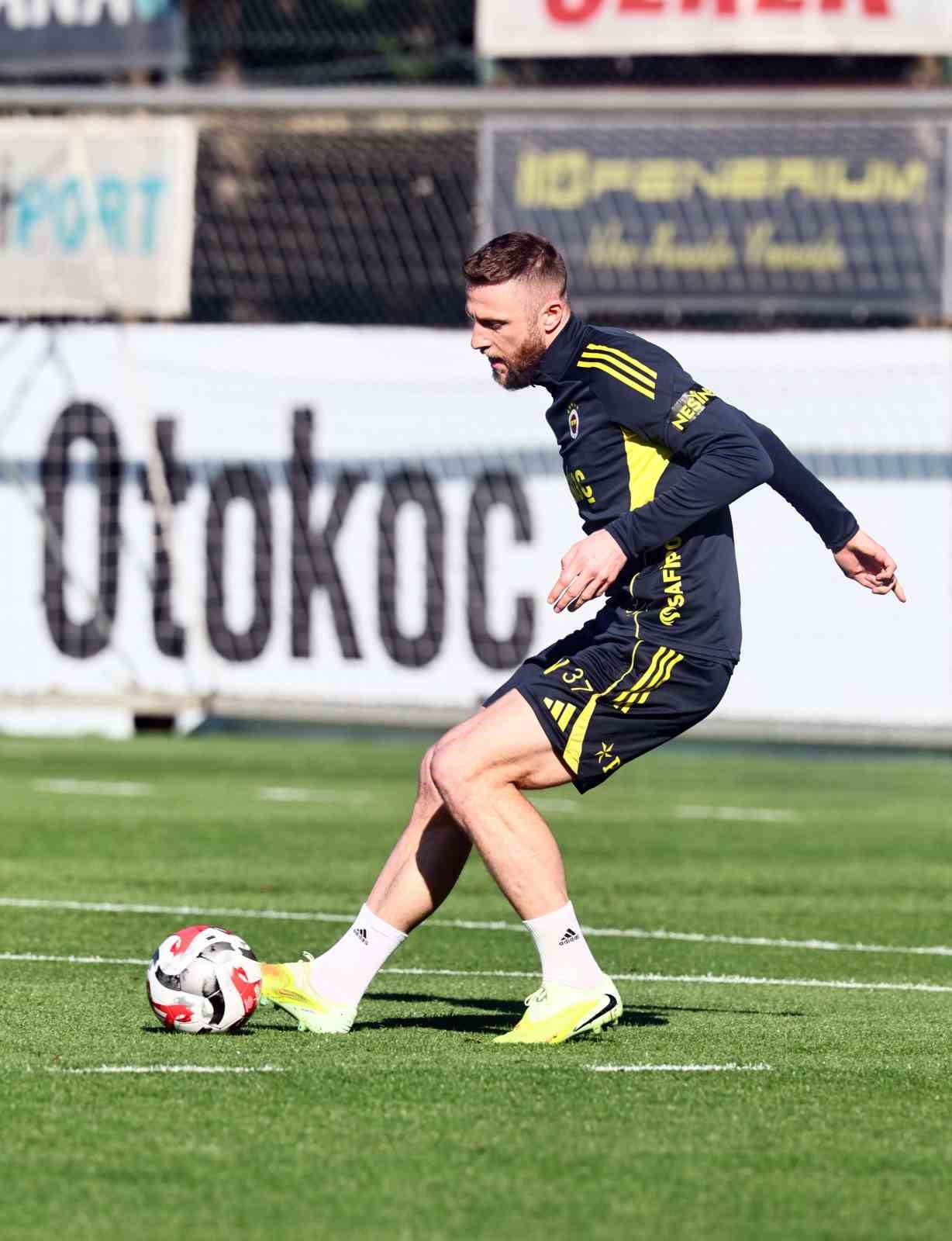 Fenerbahçe, Beşiktaş maçı hazırlıklarını sürdürdü
