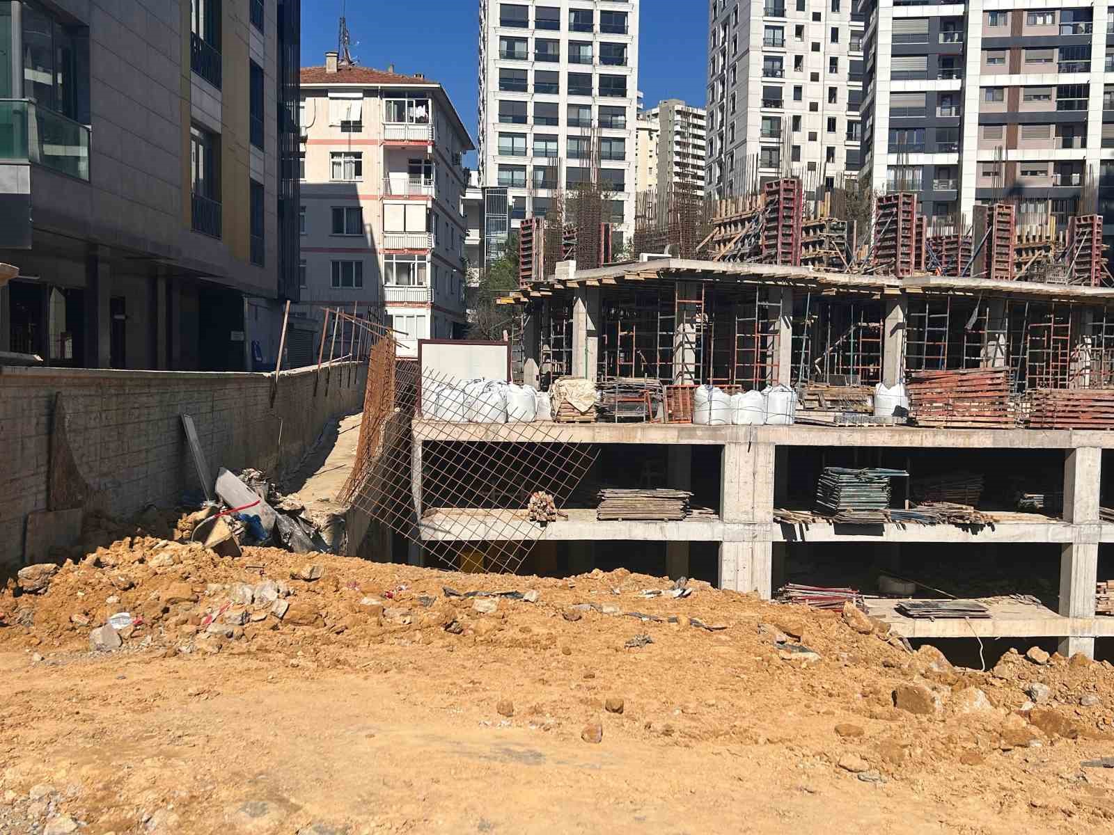 Fenerbahçe  Chobani Stadyumu yanında korkutan çökme
