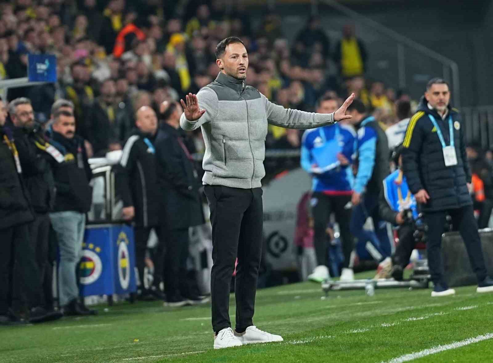 Fenerbahçe: "Domenico Tedesco, Gaziantep FK maçında takımımızın başında yer alamayacak"
Fenerbahçe: "Domenico Tedesco, Gaziantep FK maçında takımımızın başında yer alamayacak"