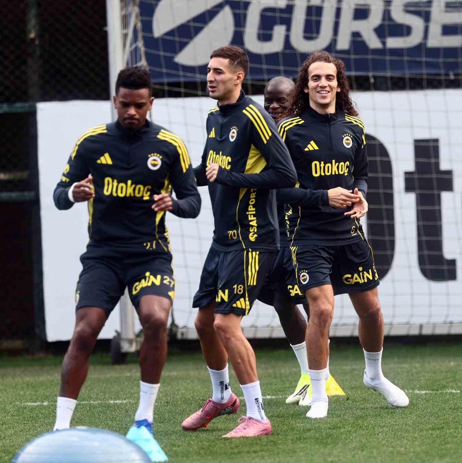Fenerbahçe, Gençlerbirliği maçının hazırlıklarına başladı
