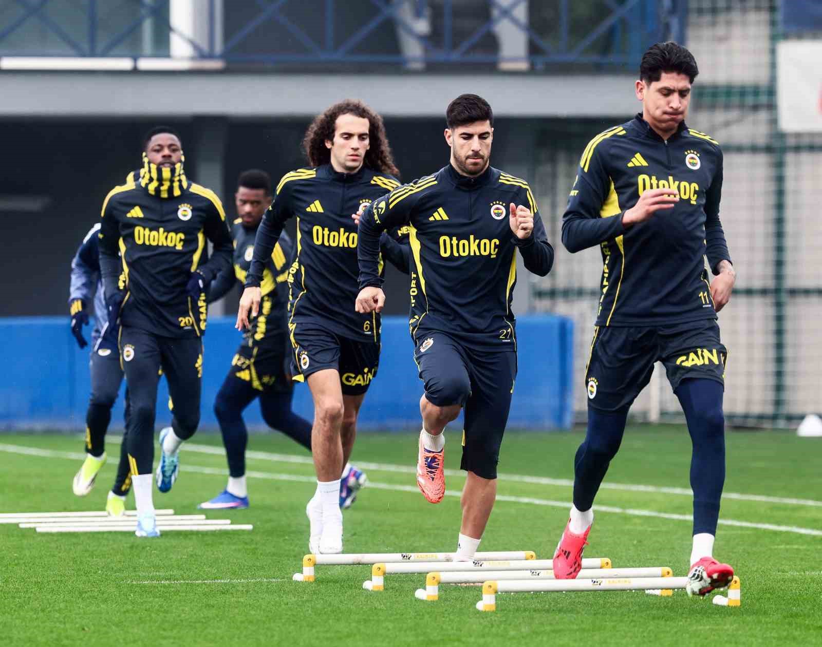 Fenerbahçe, Gençlerbirliği maçının hazırlıklarını tamamladı

