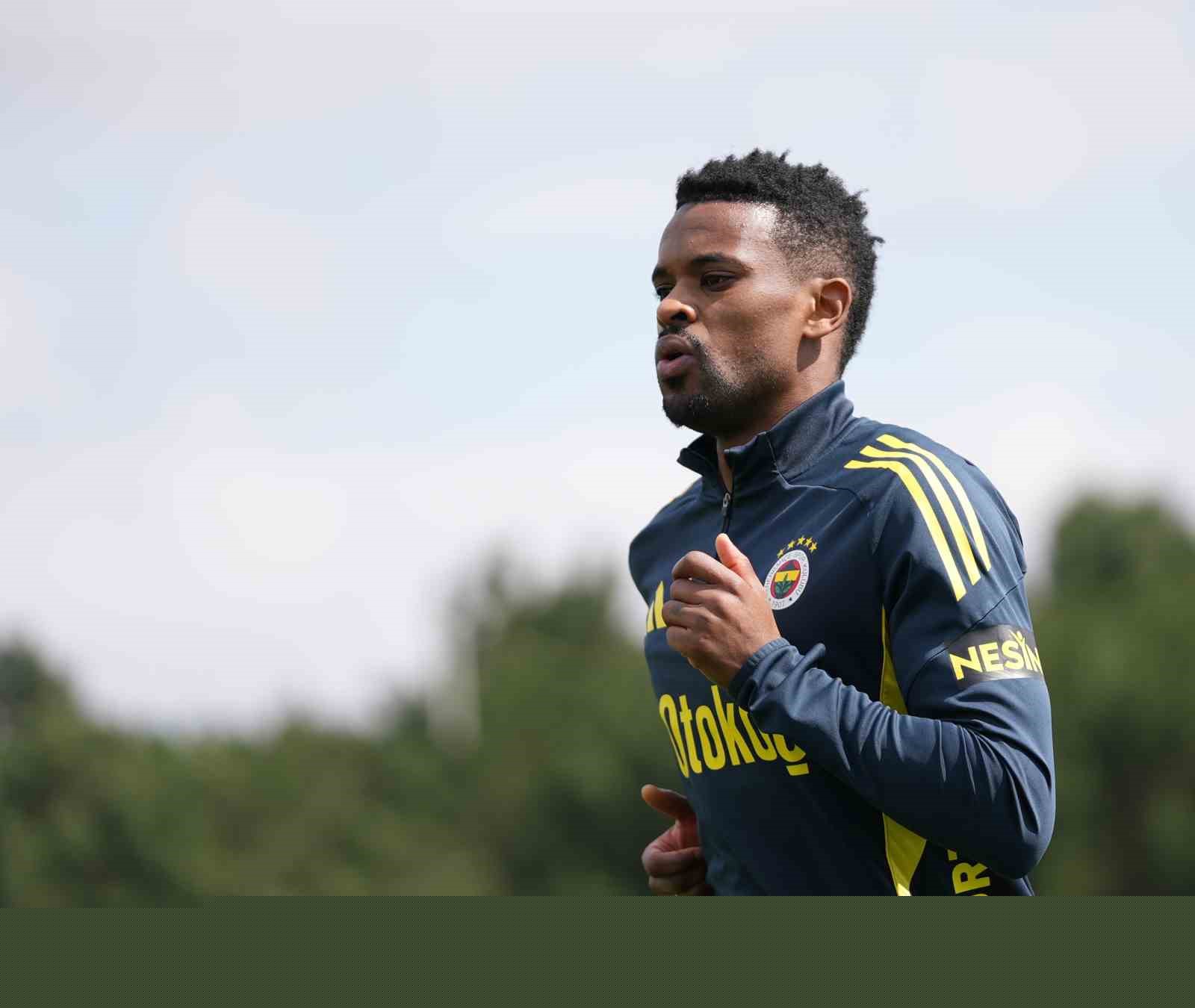 Fenerbahçe, günü çift antrenmanla tamamladı
