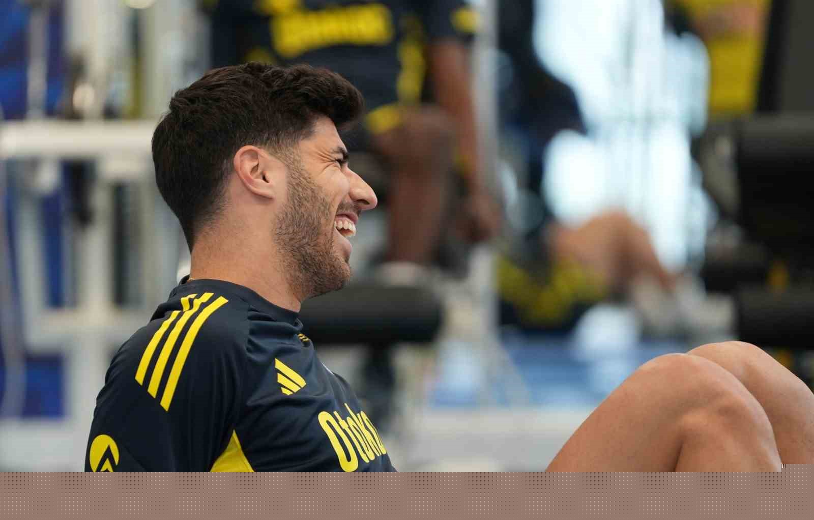 Fenerbahçe, günü çift antrenmanla tamamladı
