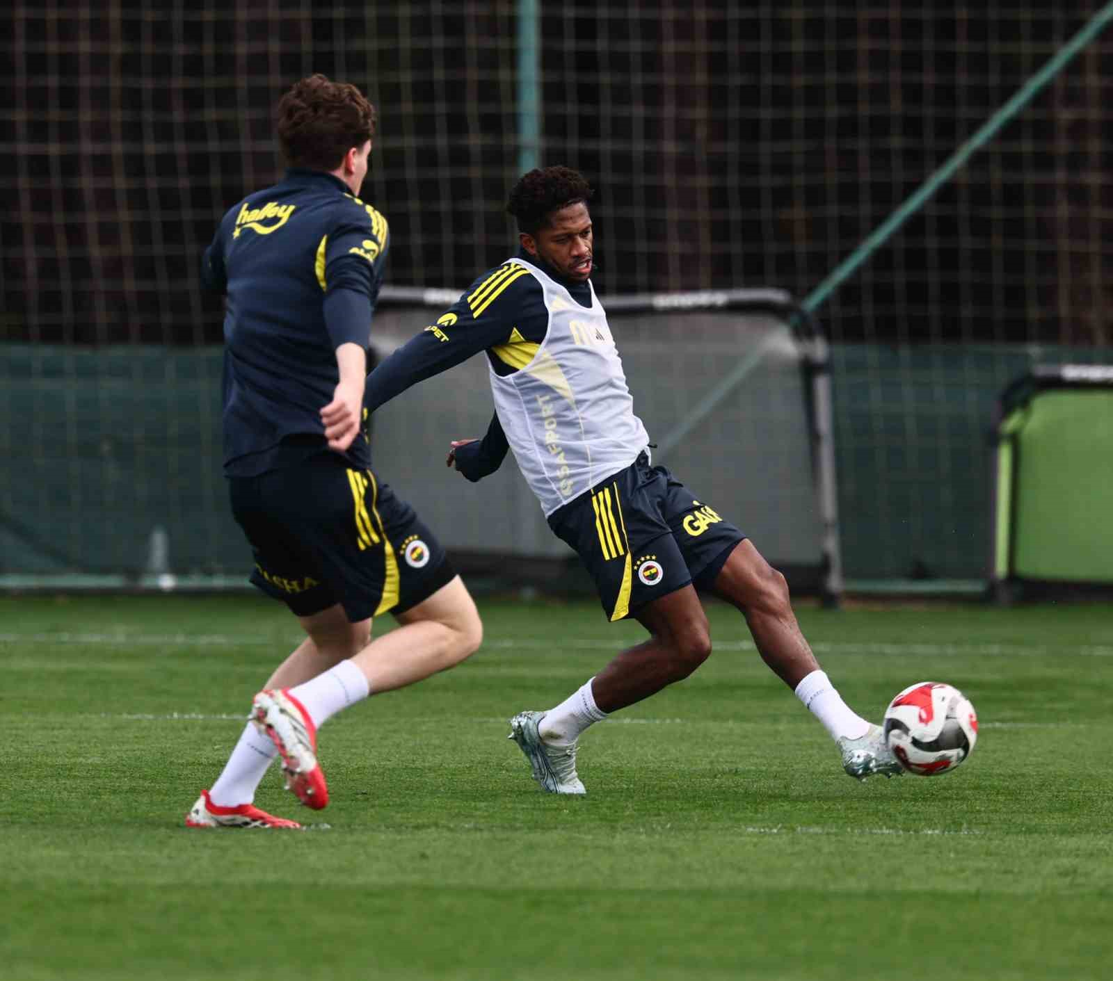 Fenerbahçe günün ilk antrenmanını yaptı
