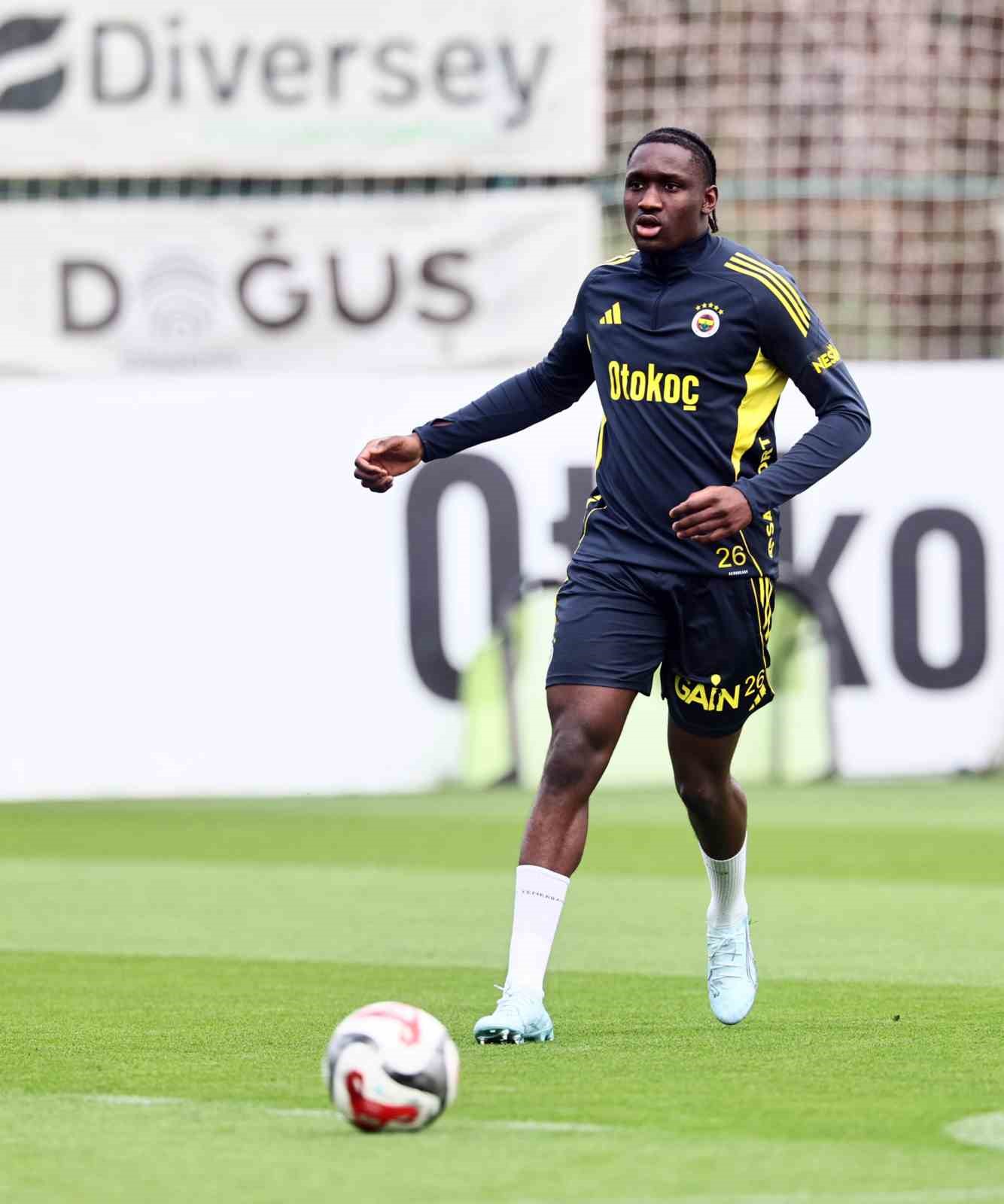 Fenerbahçe hazırlıklarını sürdürdü
