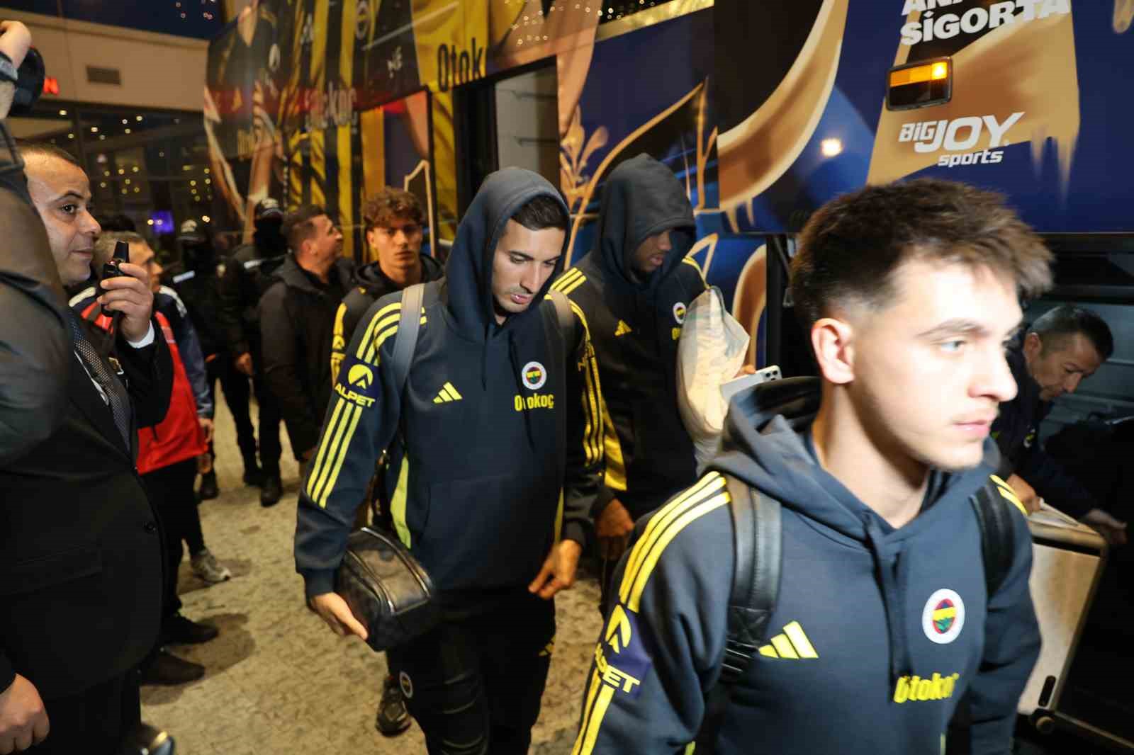 Fenerbahçe kafilesi Adana’ya geldi
