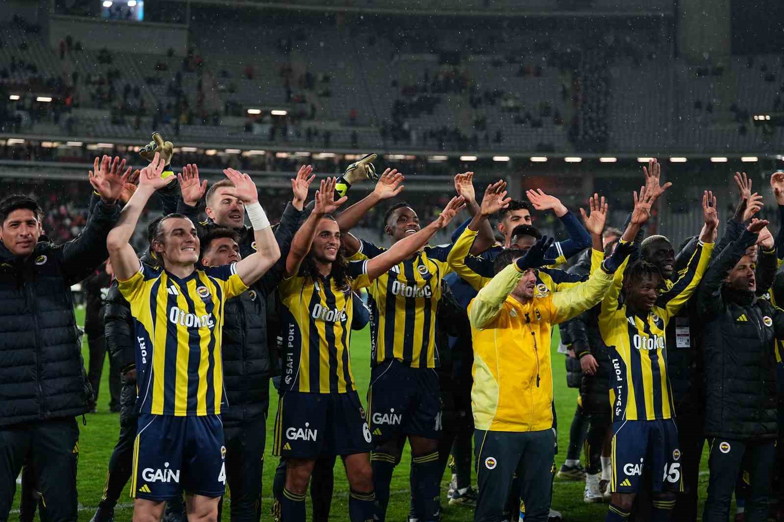 Fenerbahçe, kupayı kaldırdı
