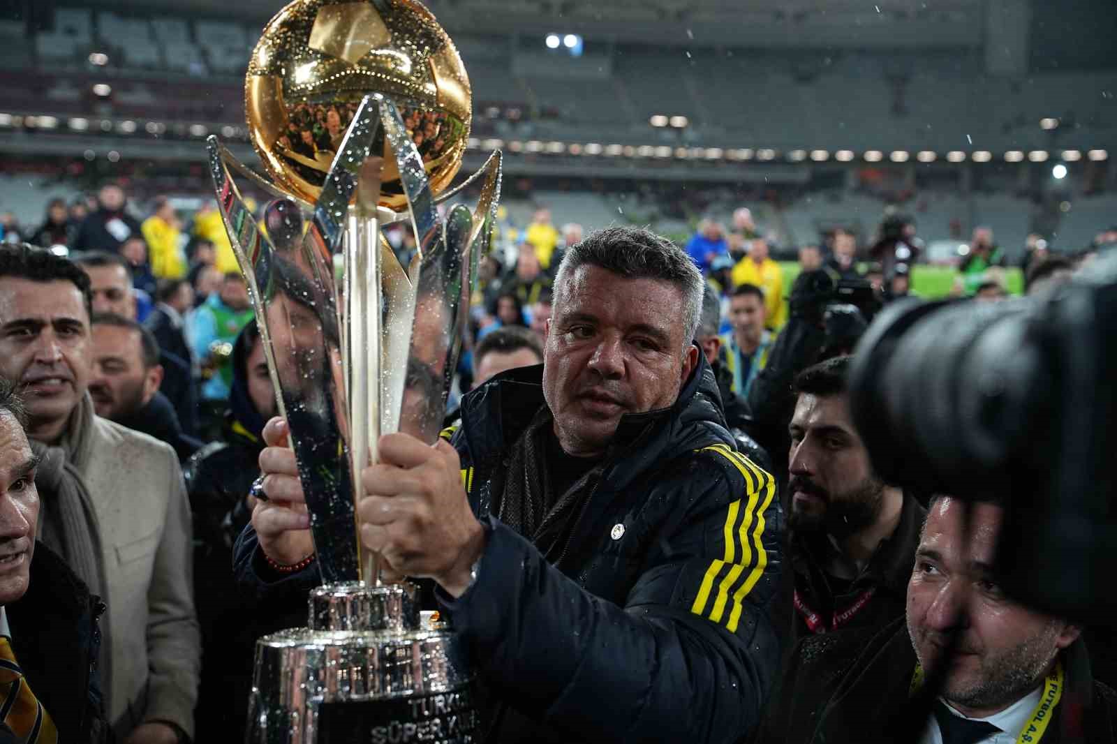 Fenerbahçe, kupayı kaldırdı
