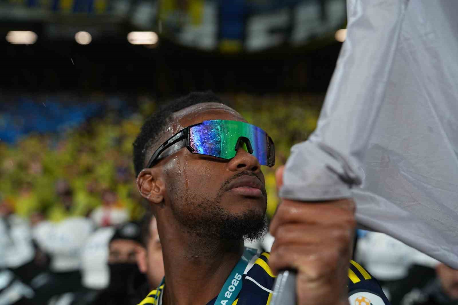 Fenerbahçe, kupayı kaldırdı
