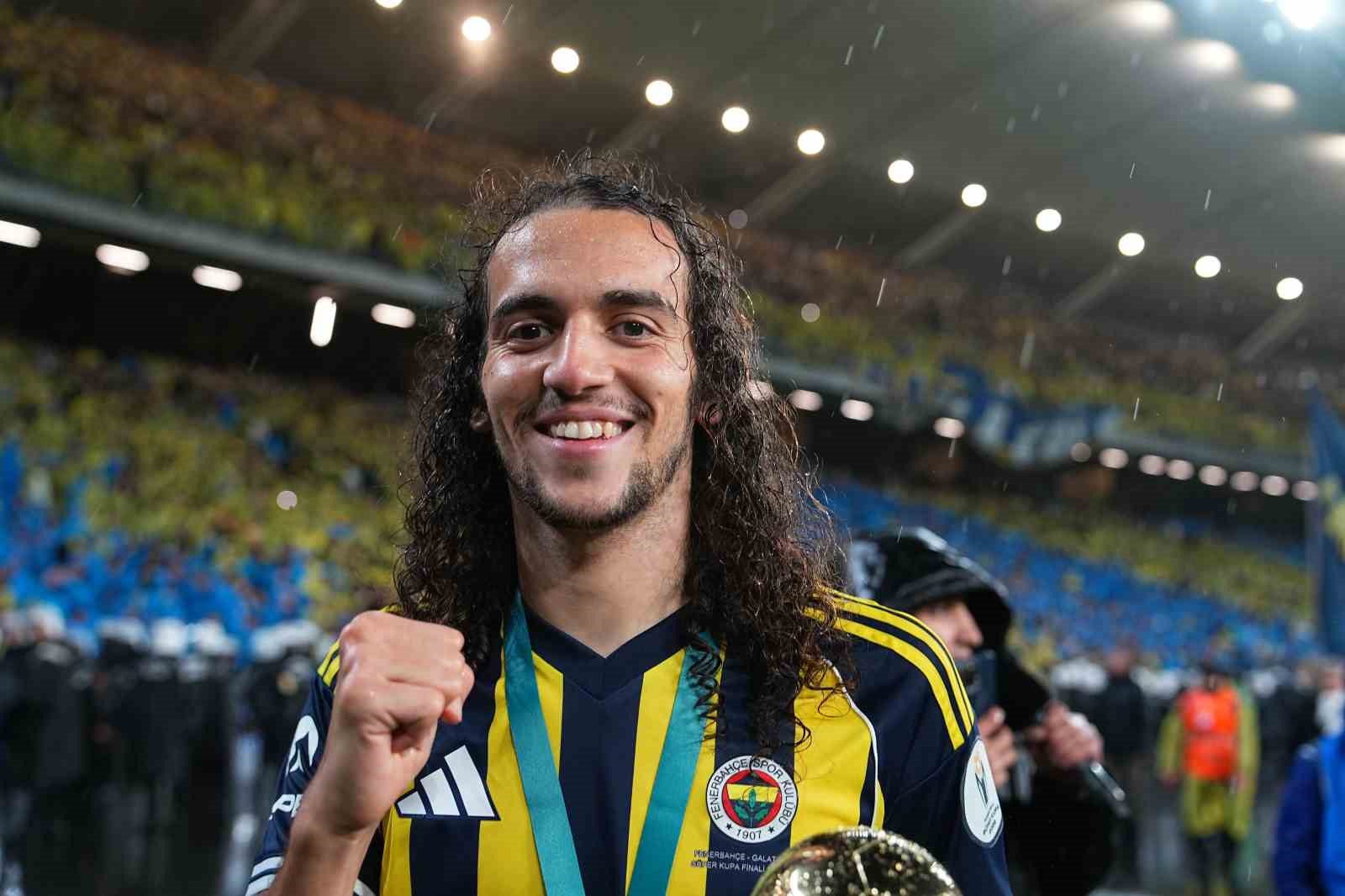 Fenerbahçe, kupayı kaldırdı
