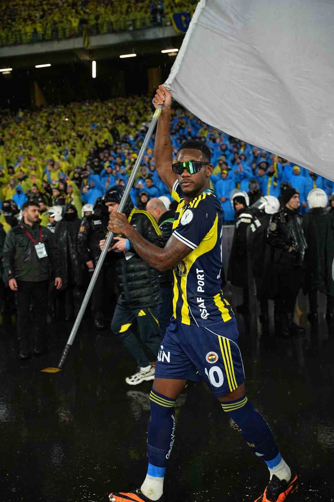 Fenerbahçe, kupayı kaldırdı
