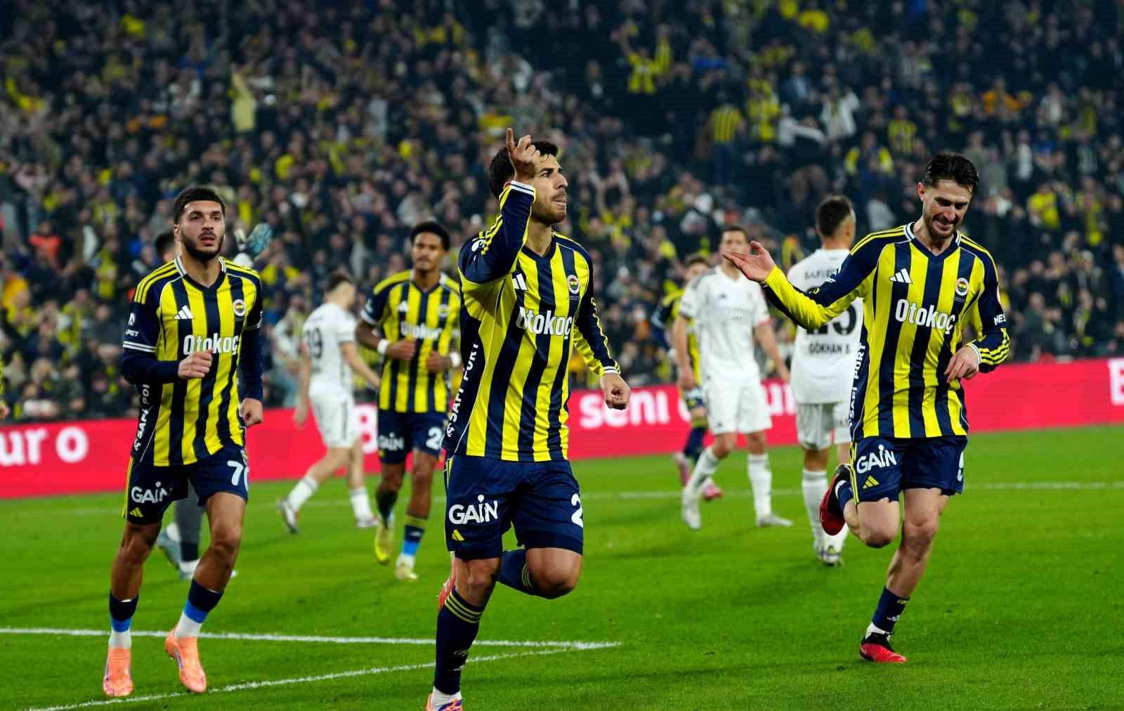 Fenerbahçe, ligin son virajına derbi galibiyetiyle girmek istiyor
Fenerbahçe, ligin son virajına derbi galibiyetiyle girmek istiyor