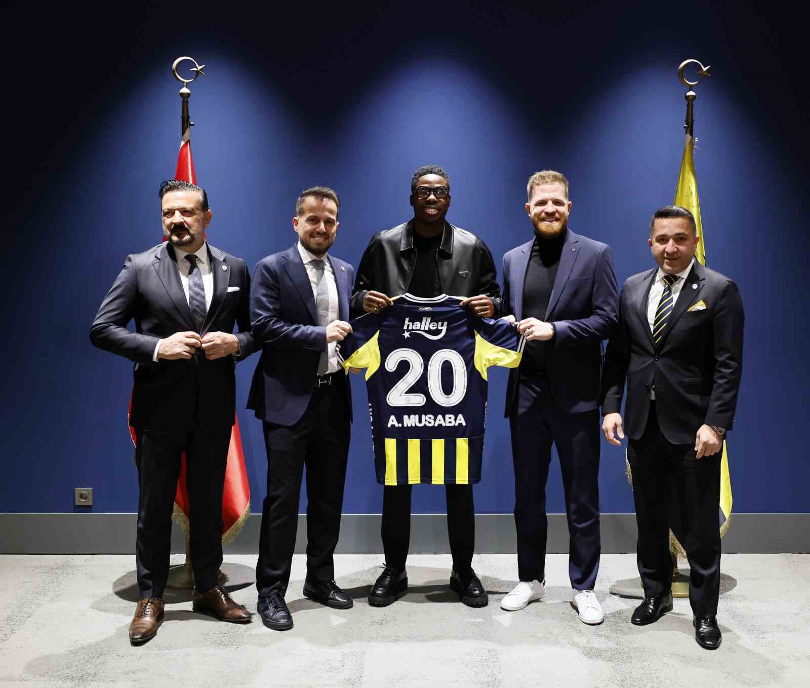 Fenerbahçe, Musaba’yı renklerine bağladı
Fenerbahçe, Musaba’yı renklerine bağladı