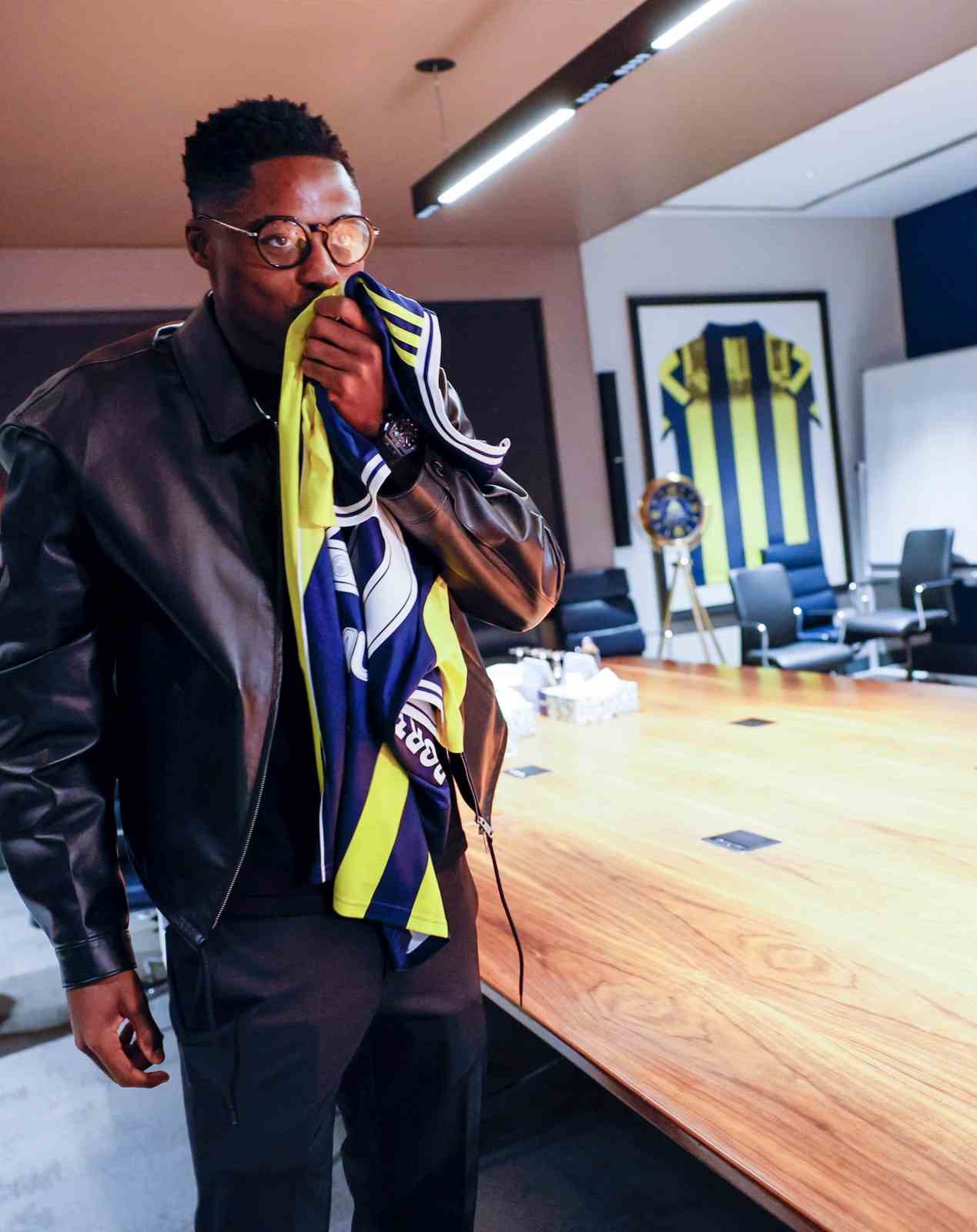 Fenerbahçe, Musaba’yı renklerine bağladı
Fenerbahçe, Musaba’yı renklerine bağladı