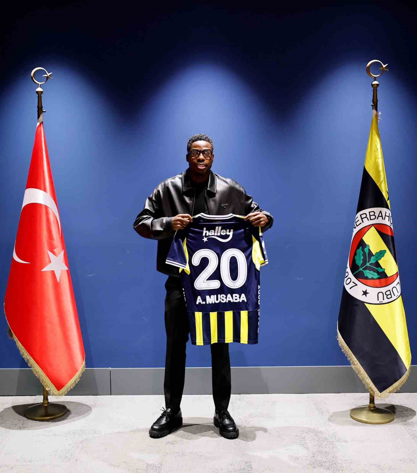 Fenerbahçe, Musaba’yı renklerine bağladı
Fenerbahçe, Musaba’yı renklerine bağladı