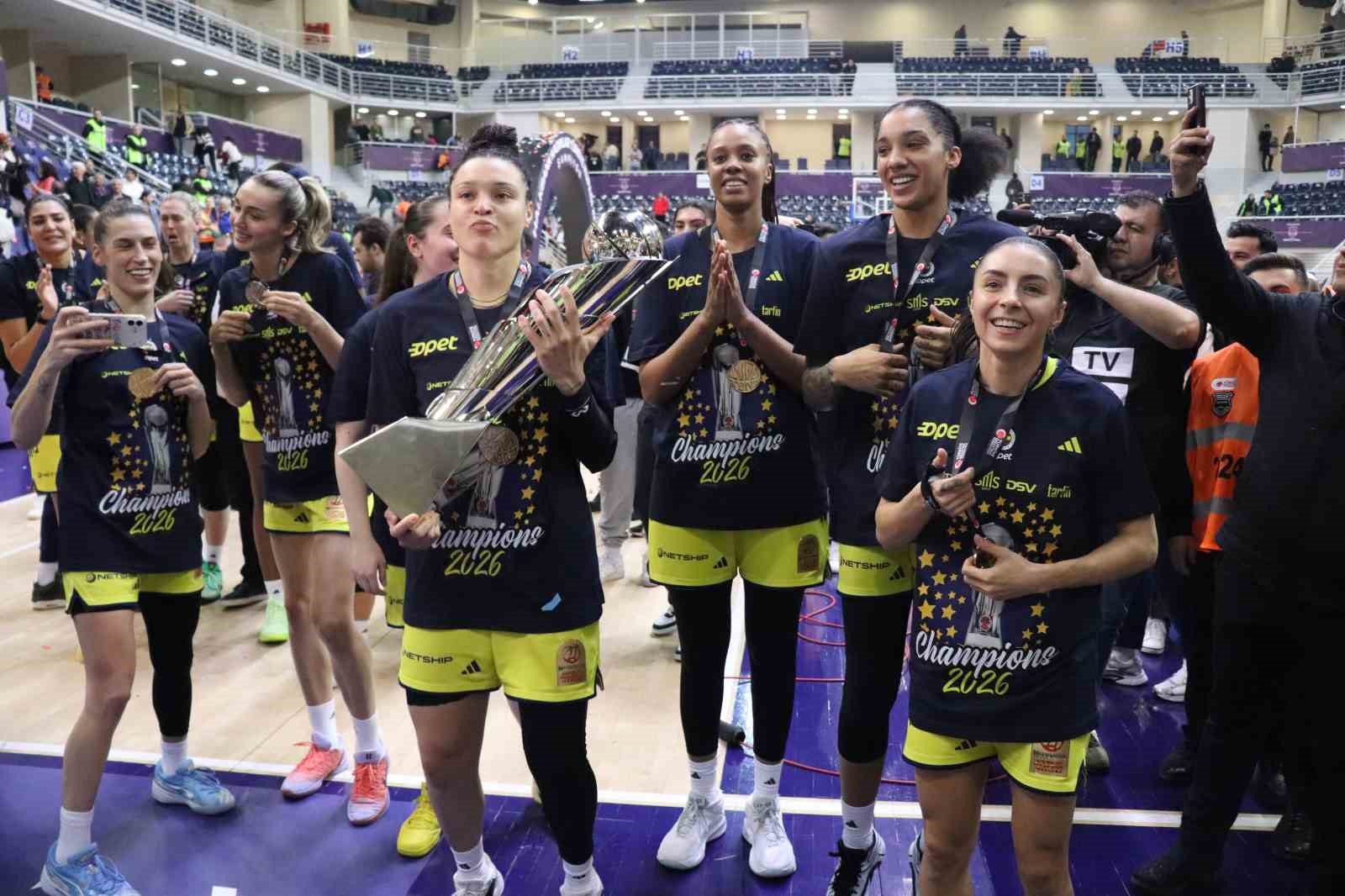 Fenerbahçe Opet, Halkbank Kadınlar Türkiye Kupası’nın sahibi oldu
