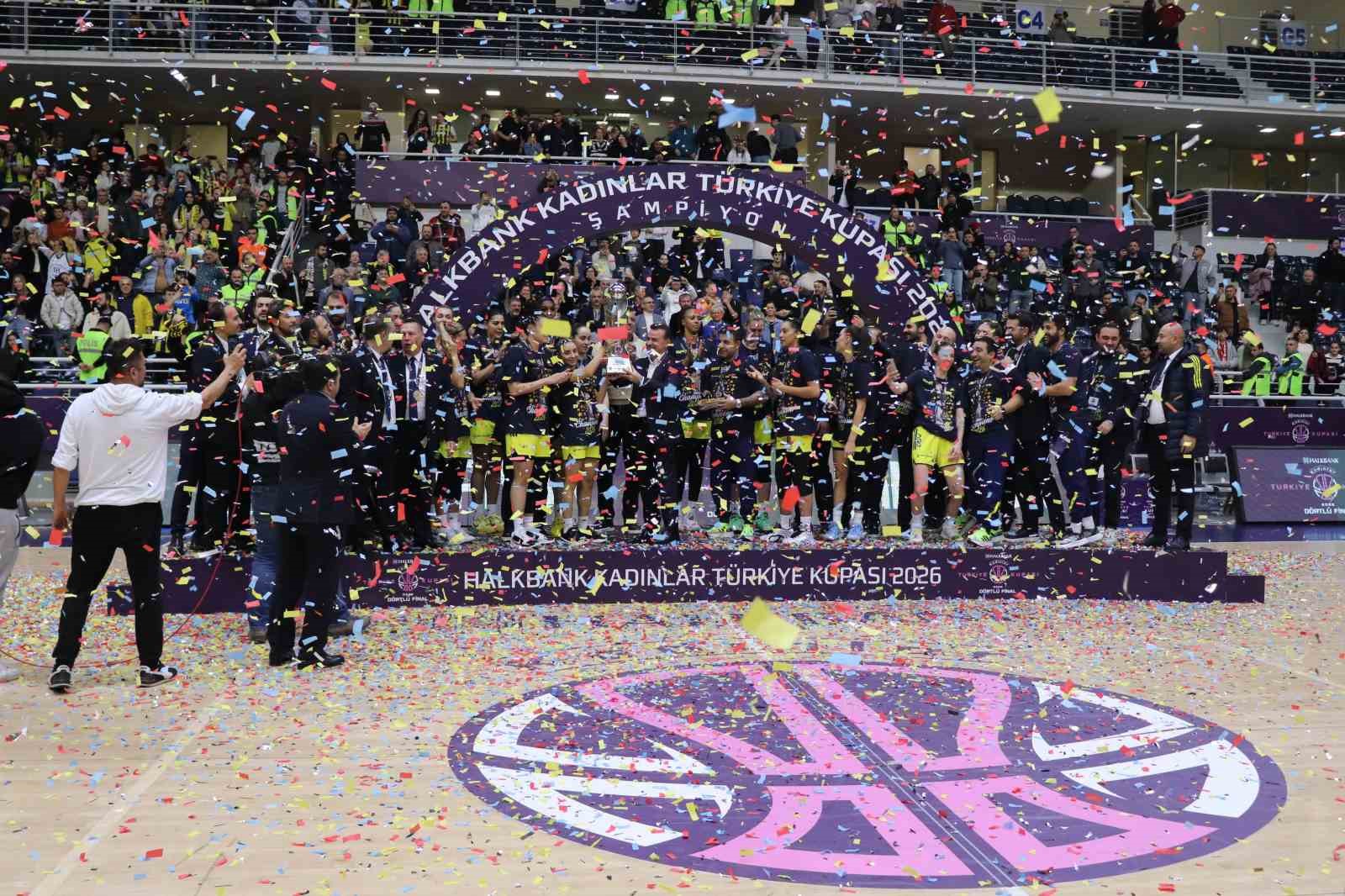 Fenerbahçe Opet, Halkbank Kadınlar Türkiye Kupası’nın sahibi oldu
