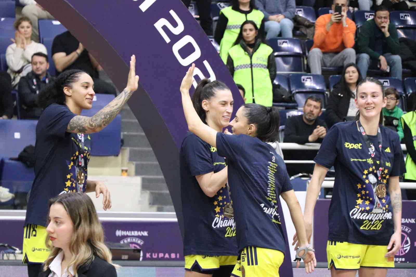 Fenerbahçe Opet, Halkbank Kadınlar Türkiye Kupası’nın sahibi oldu
