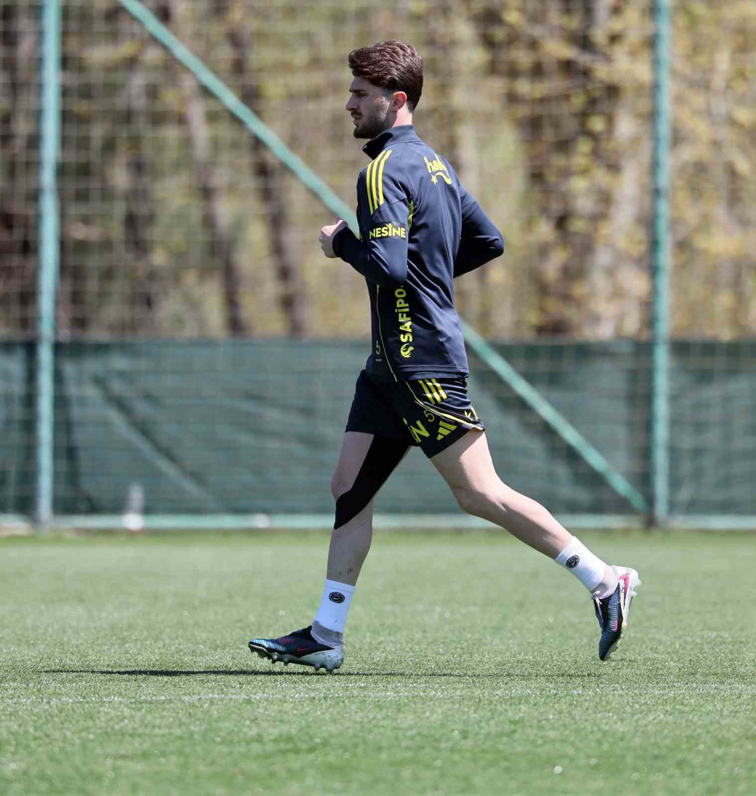 Fenerbahçe, RAMS Başakşehir maçı hazırlıklarına devam etti
