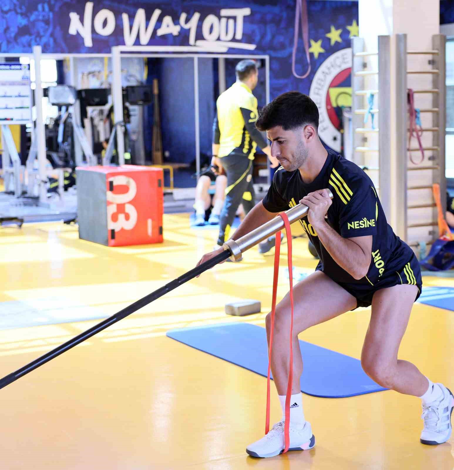 Fenerbahçe, salonda kuvvet çalıştı
