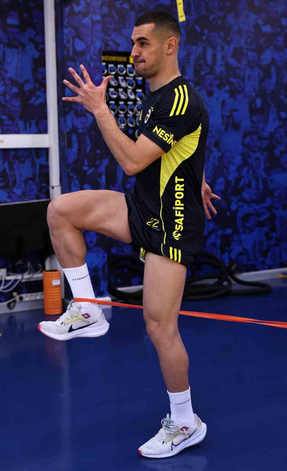 Fenerbahçe, salonda kuvvet çalıştı
