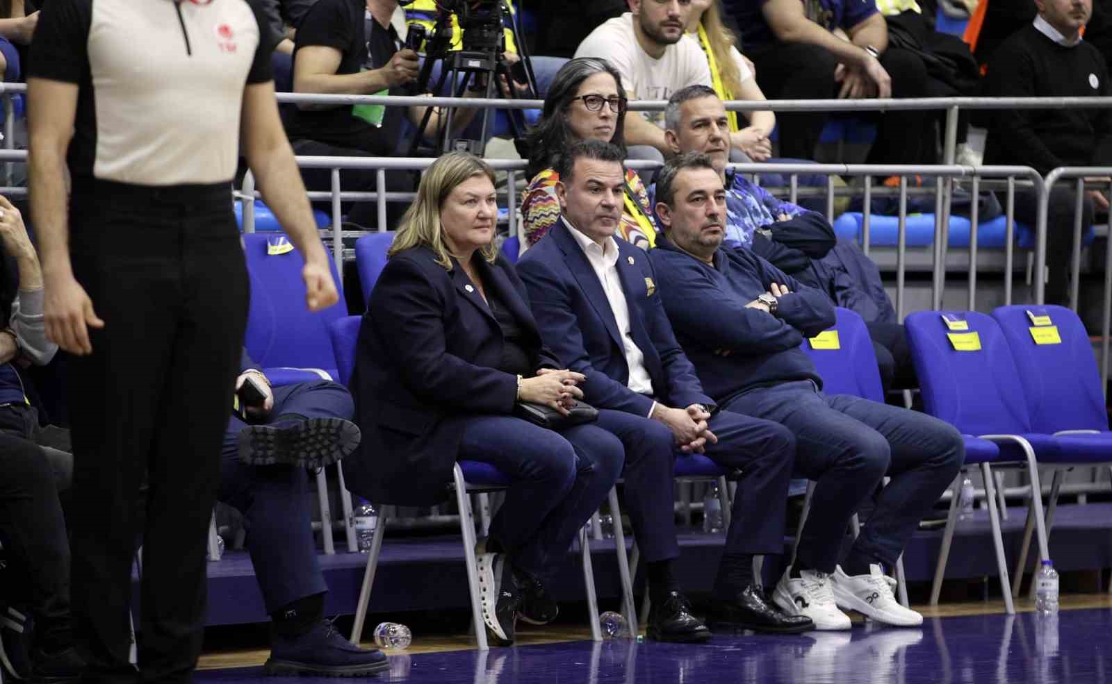 Fenerbahçe seride 2-0 öne geçti
