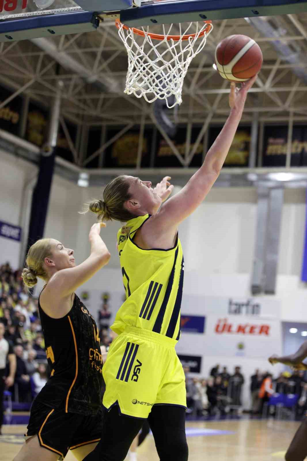 Fenerbahçe seride 2-0 öne geçti
