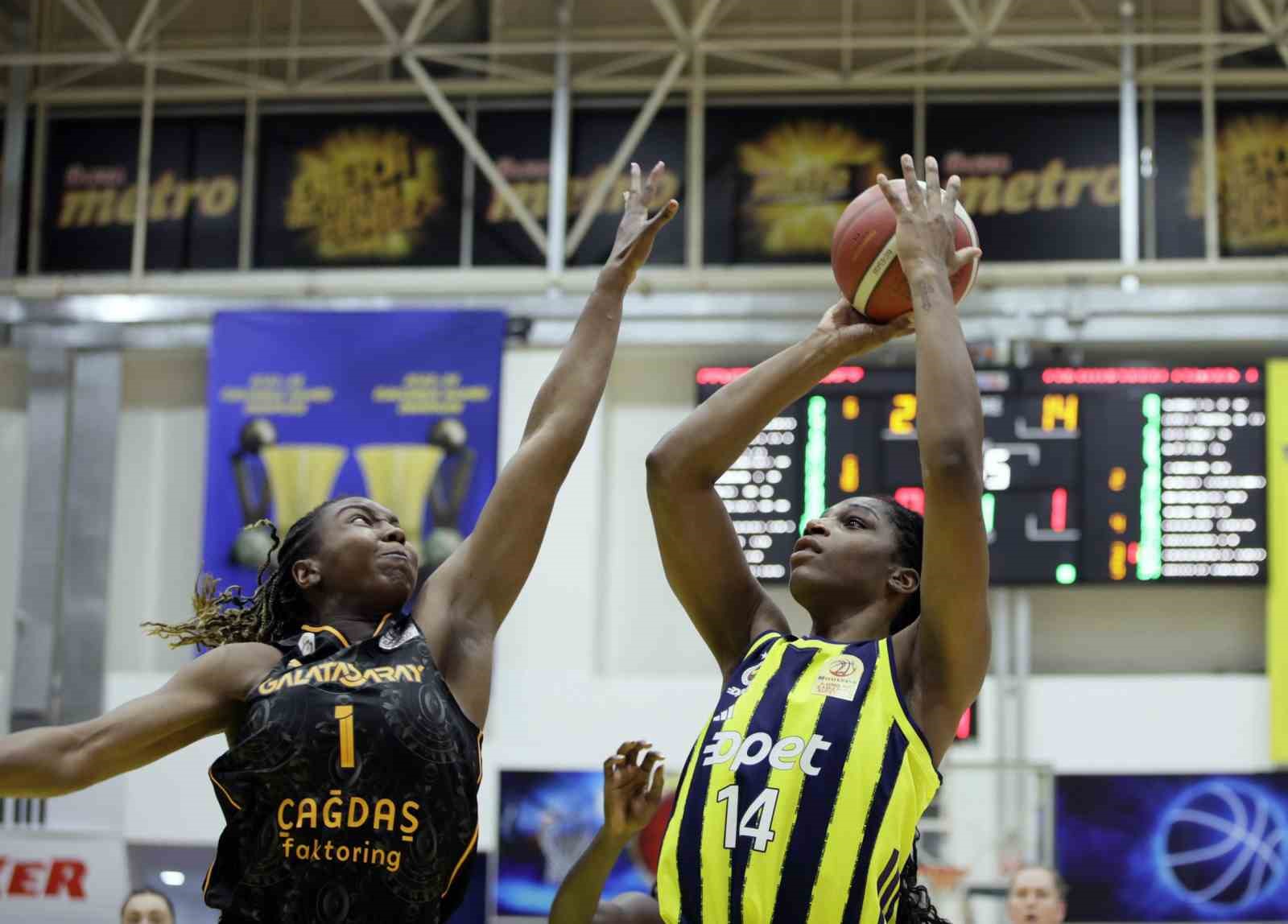 Fenerbahçe seride 2-0 öne geçti
