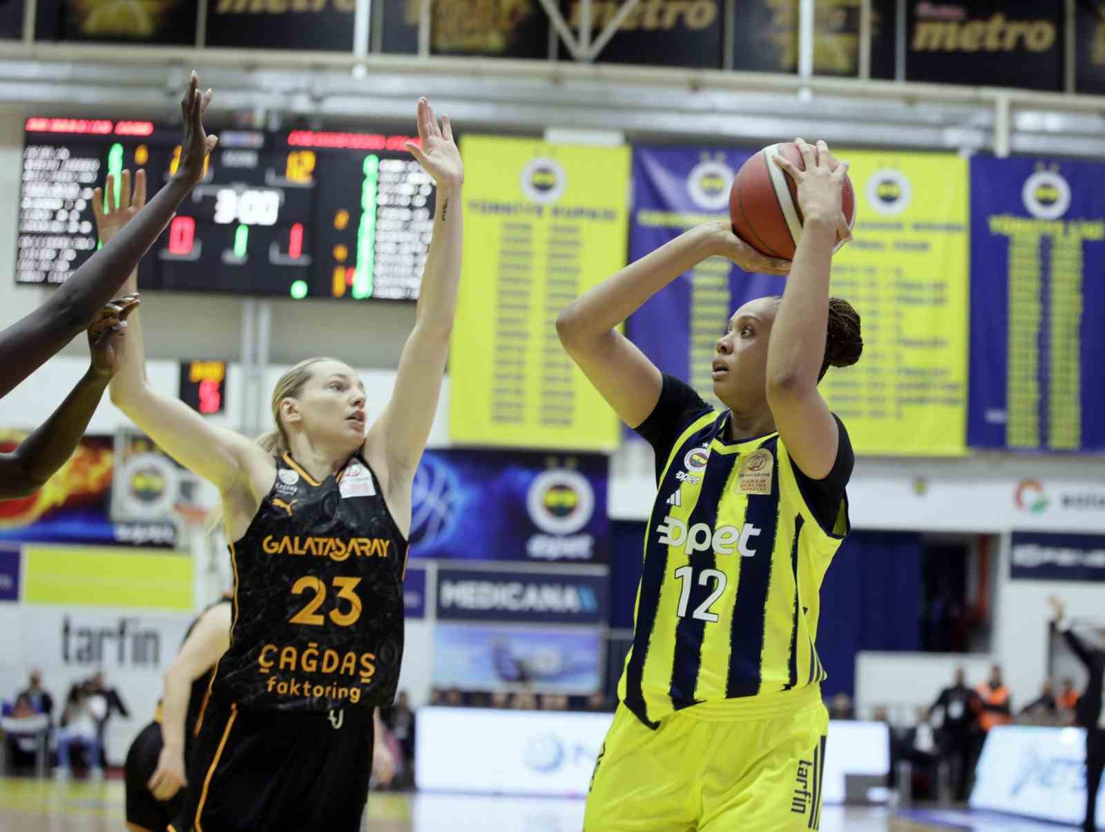 Fenerbahçe seride 2-0 öne geçti
