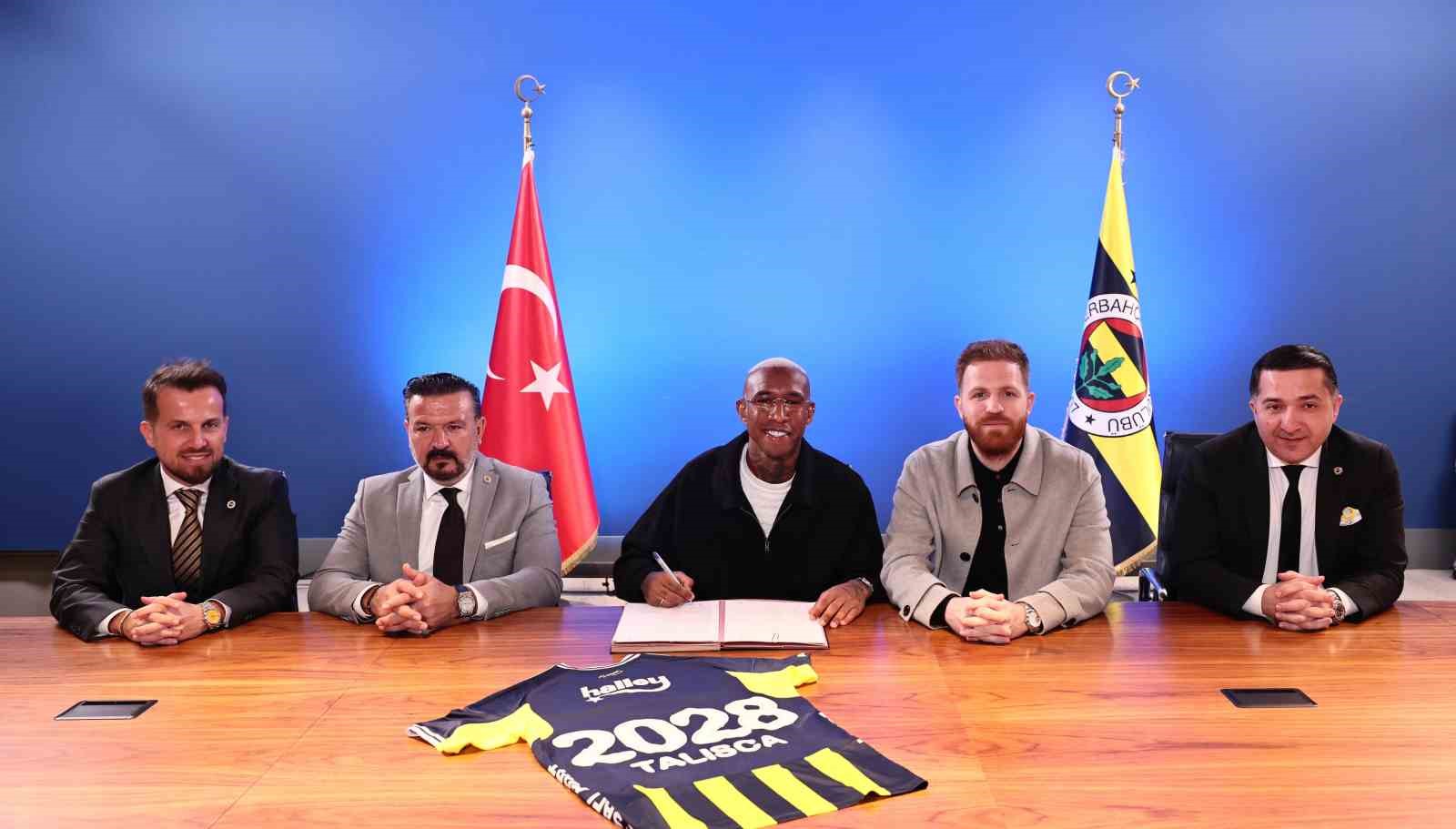 Fenerbahçe, Talisca’nın sözleşmesini 2 yıl uzattı
