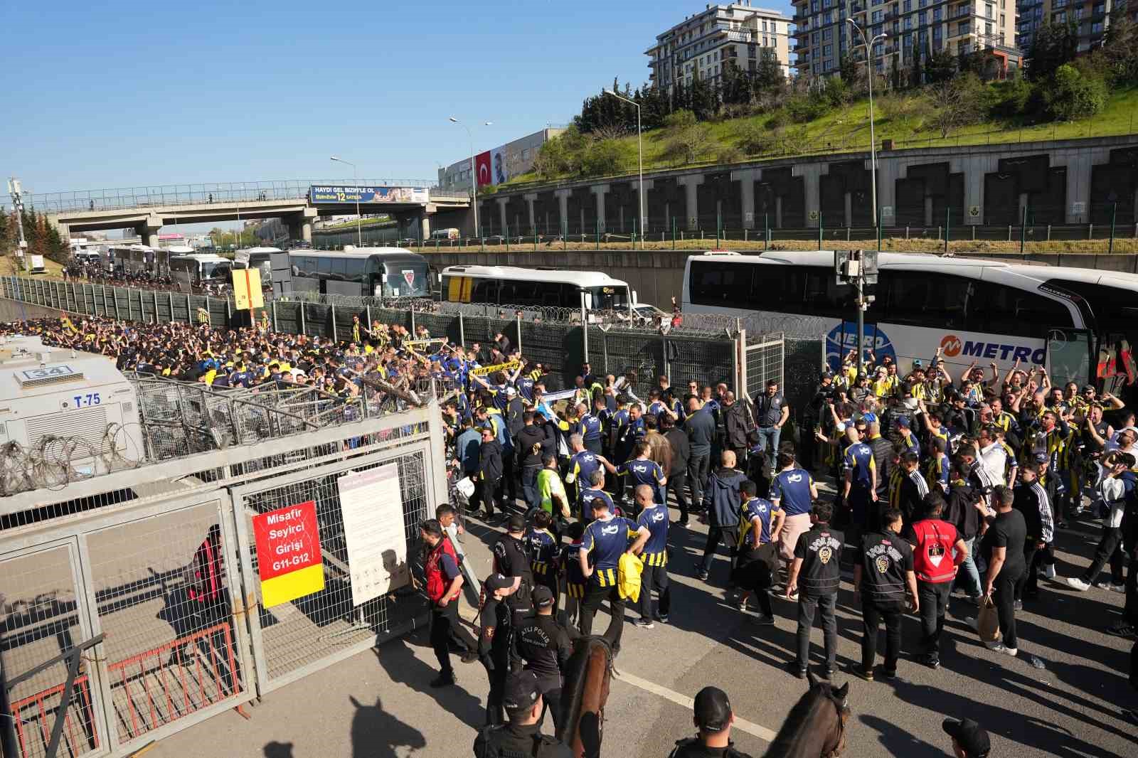 Fenerbahçe taraftarı, RAMS Park’a ulaştı
