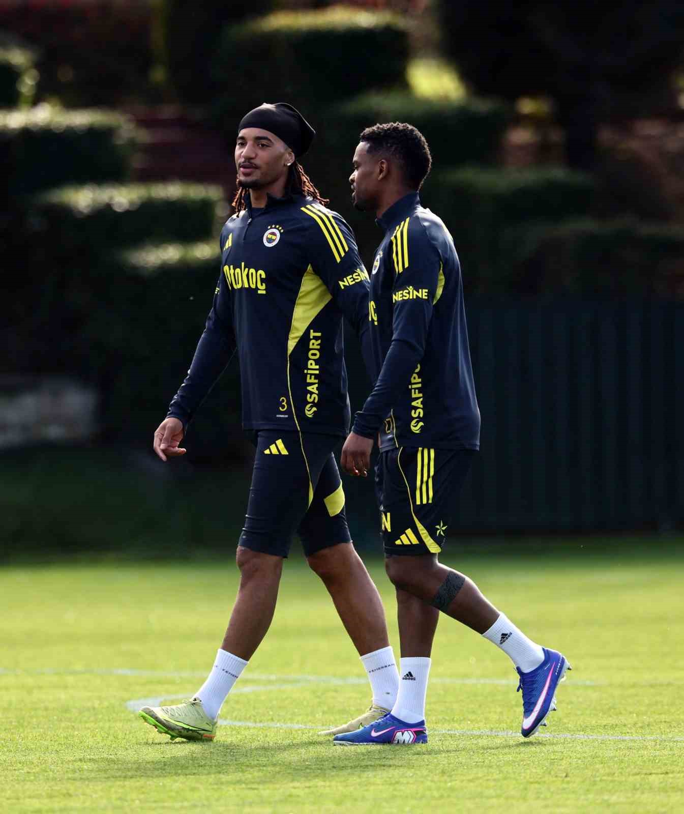 Fenerbahçe’de ara sona erdi, derbi mesaisi başladı
