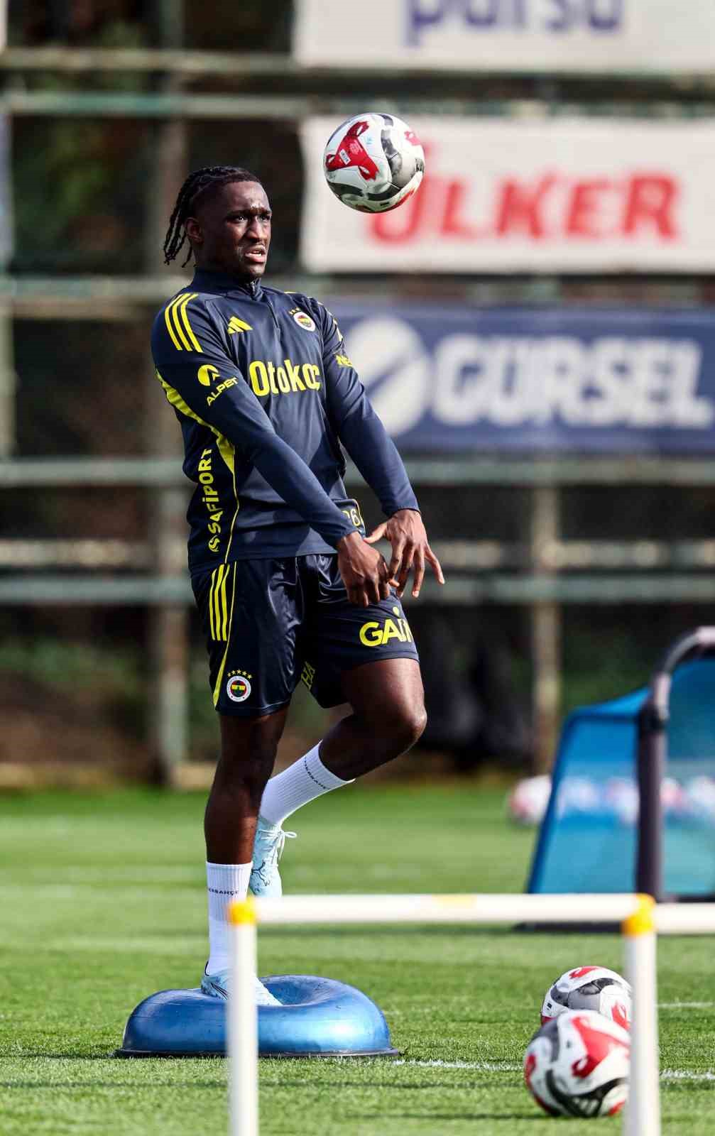 Fenerbahçe’de ara sona erdi, derbi mesaisi başladı
