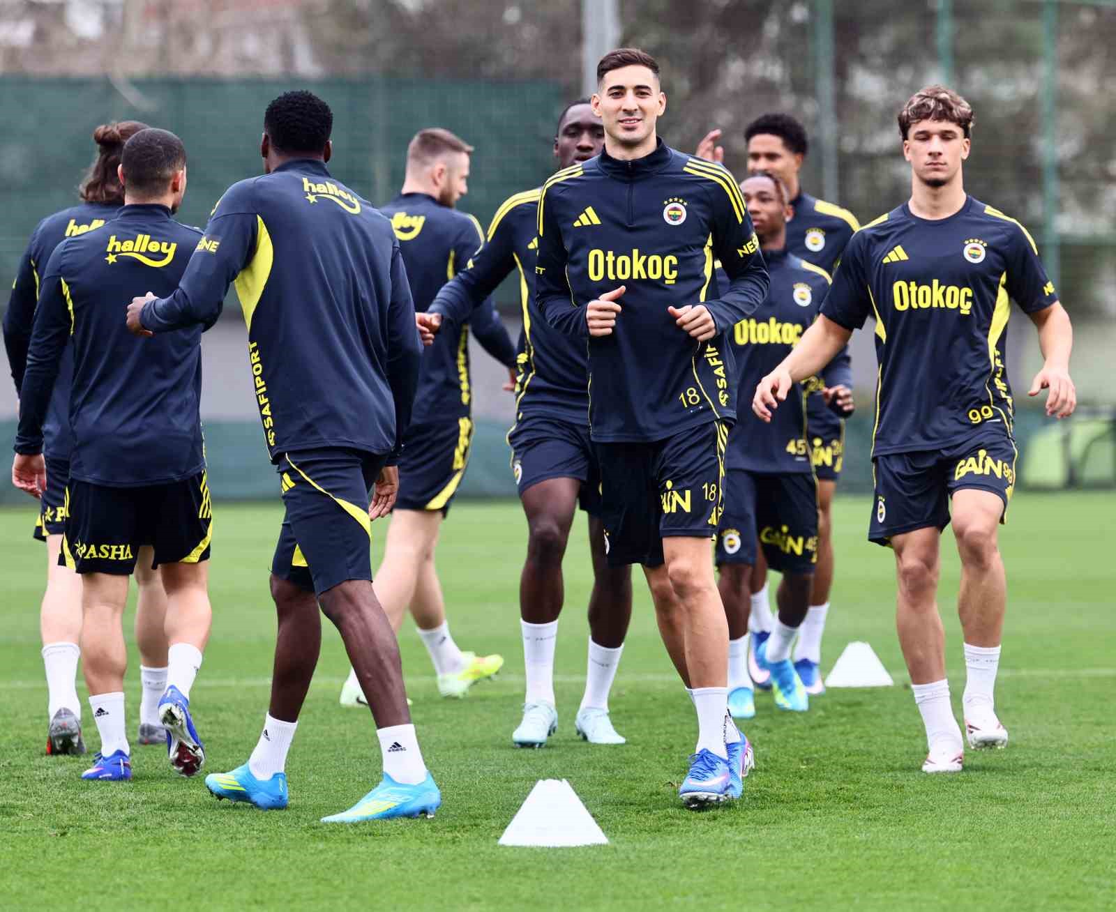 Fenerbahçe’de Beşiktaş derbisinin çalışmaları sürdü
