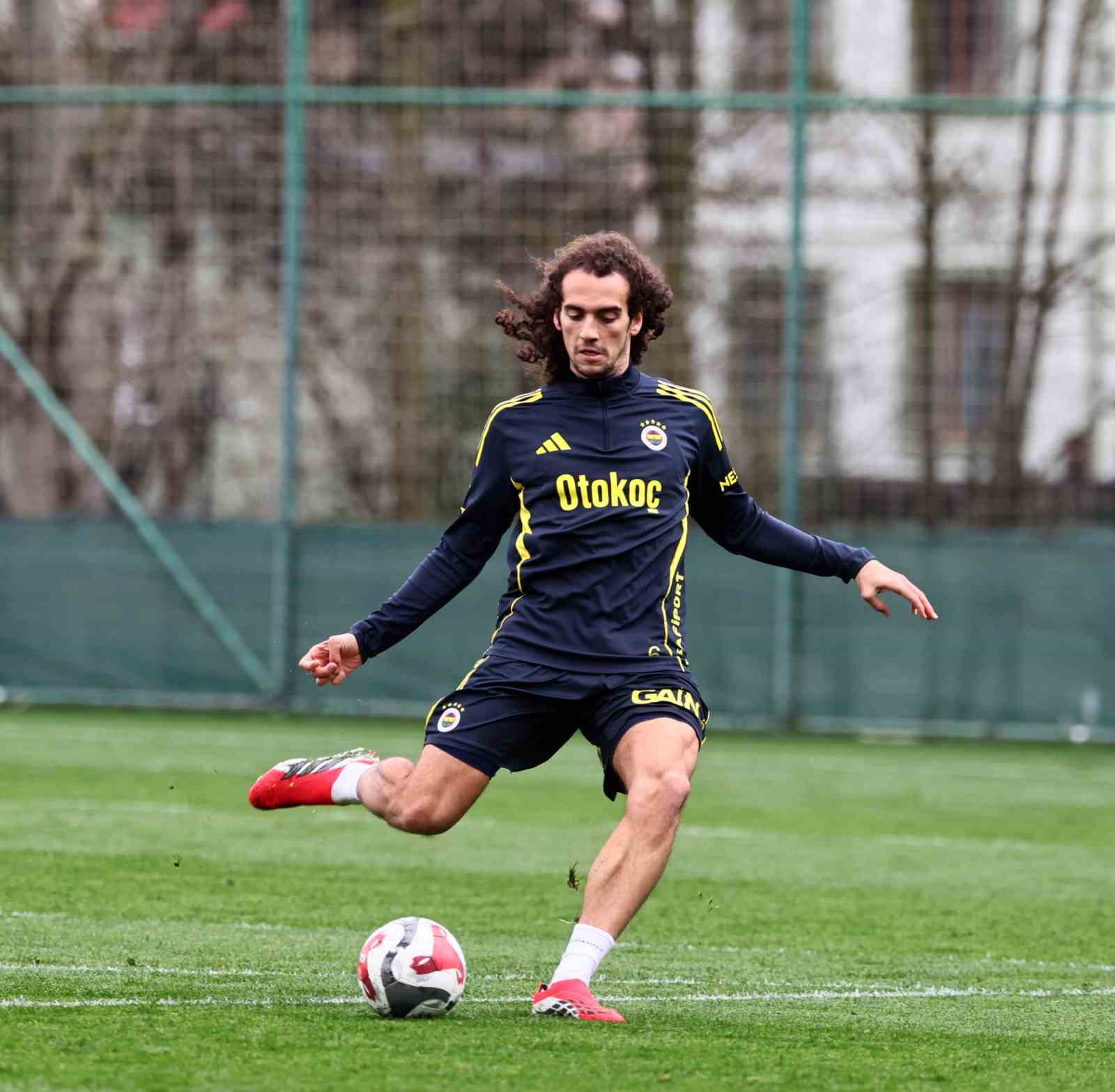 Fenerbahçe’de Beşiktaş derbisinin hazırlıkları devam etti
