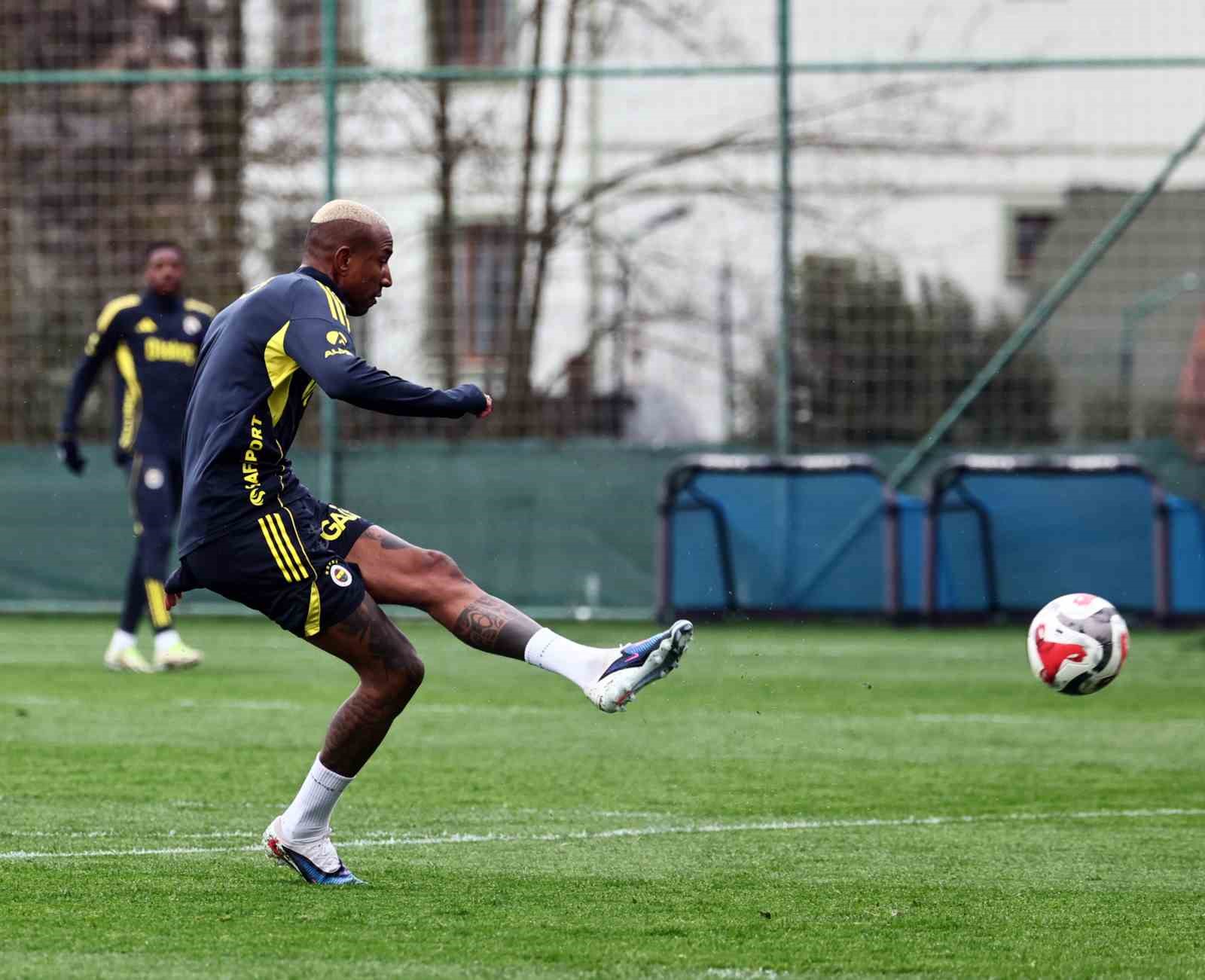 Fenerbahçe’de Beşiktaş derbisinin hazırlıkları devam etti
