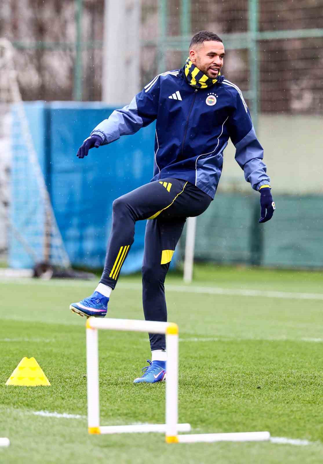 Fenerbahçe’de FCSB maçının hazırlıkları başladı
