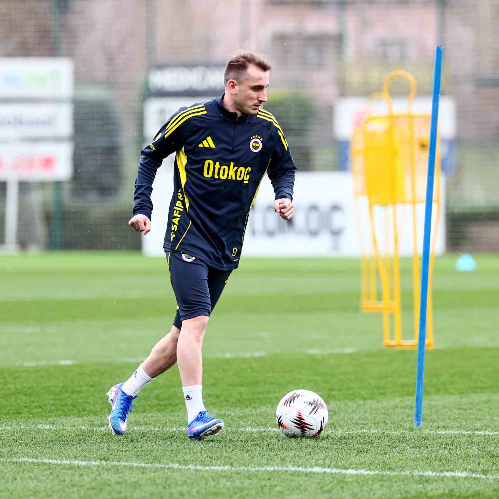 Fenerbahçe’de FCSB maçının hazırlıkları başladı
