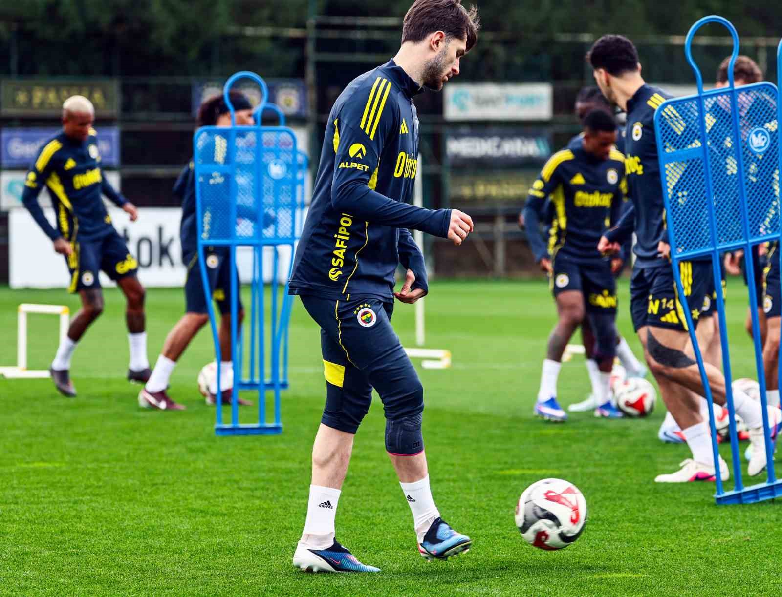 Fenerbahçe’de Kayserispor maçı hazırlıkları devam etti
