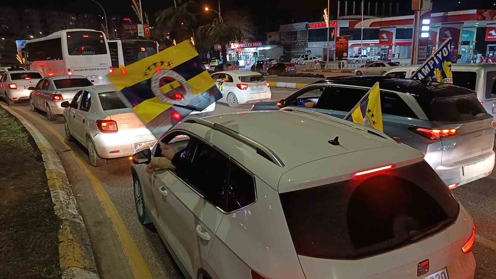 Fenerbahçe’nin Süper Kupa şampiyonluğu Şanlıurfa’da sevince dönüştü
