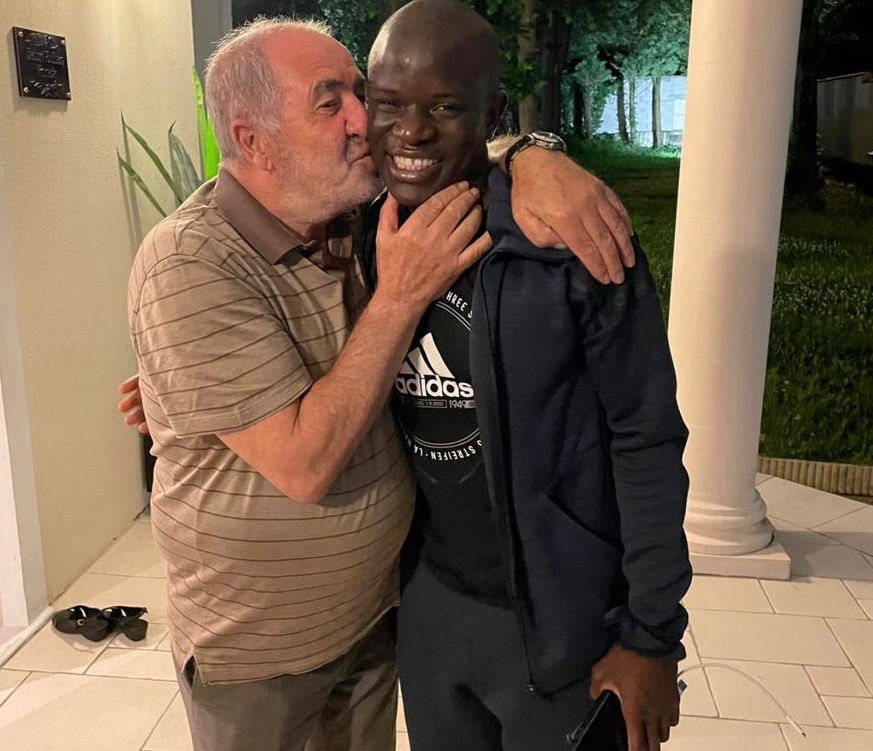 Fenerbahçe’nin yeni transferi N’Golo Kante ile samimiyeti gündem olan Hatun teyze konuştu
