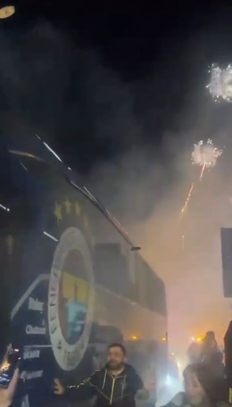 Fenerbahçe’ye Antalya’da coşkulu karşılama
